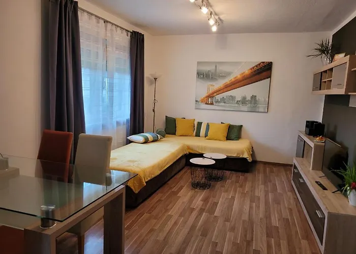 Zentral Gelegene, Sehr Ruhige Und Helle Wohnung