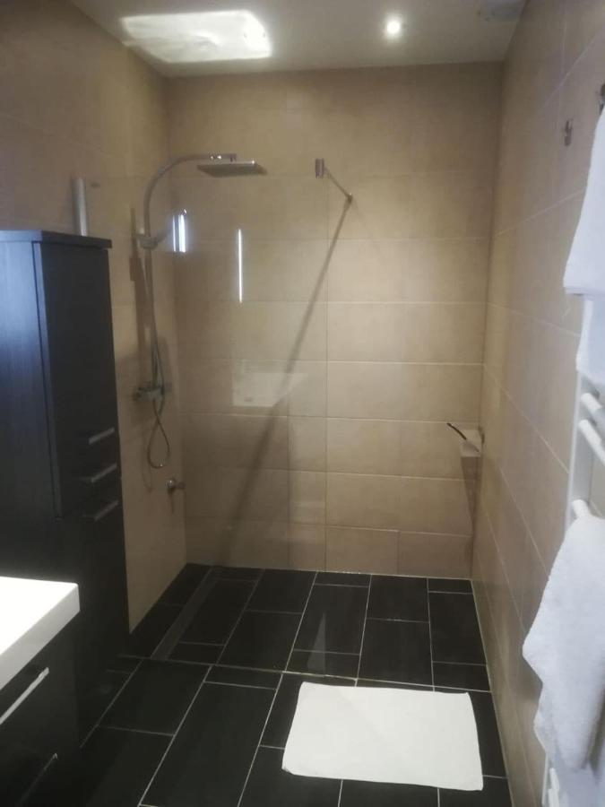 Zentral Gelegene, Sehr Ruhige Und Helle Apartment *